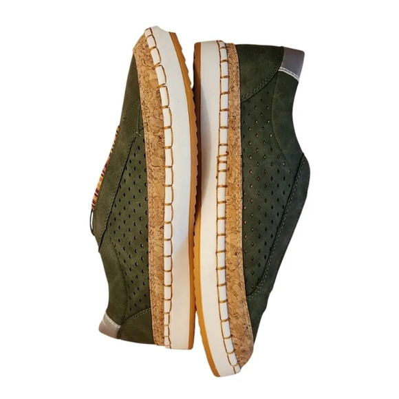 ⭐️ HOST PICK ⭐️ NEW Vintage Slip On Sneakers - Picture 2 of 5